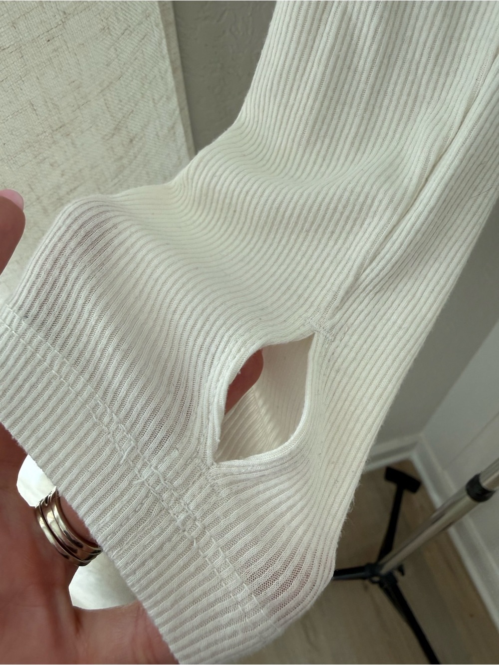 Old Navy Cropped Cream Ribbed Long Sleeve Scoop Top - Picture 4 of 5